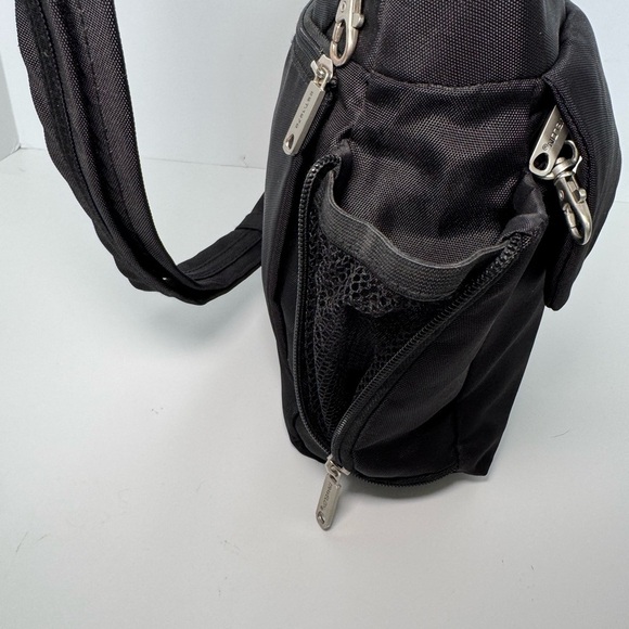 Travelon Anti-Theft Messenger bag medium black - Picture 9 of 14